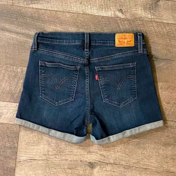 Women’s Levi’s, Mid-Rise, Dark-Wash, Cuffed, Denim Shorts. Size 27. - Picture 2 of 5